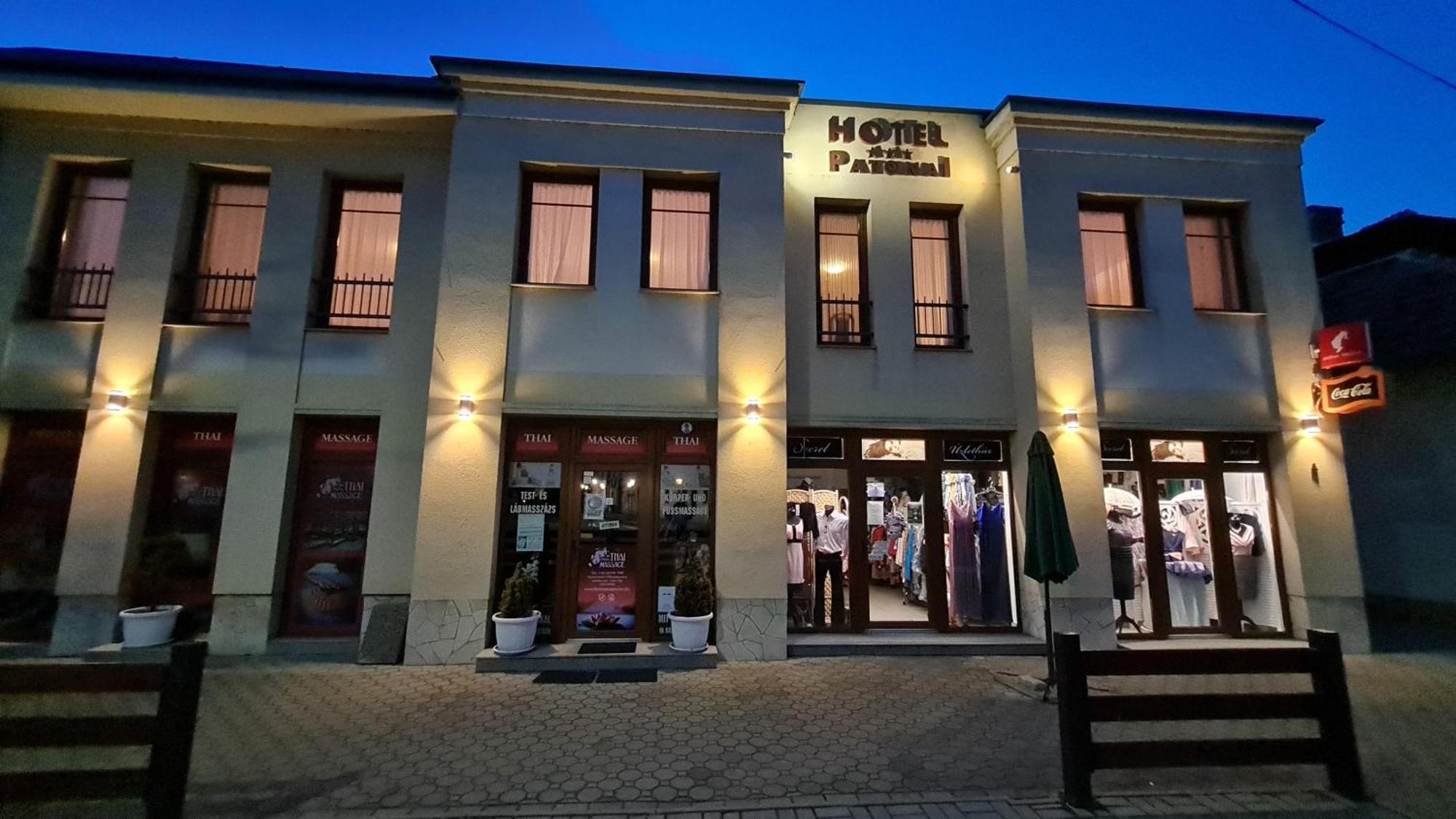 Hotel Patonai Fertőd Exterior foto