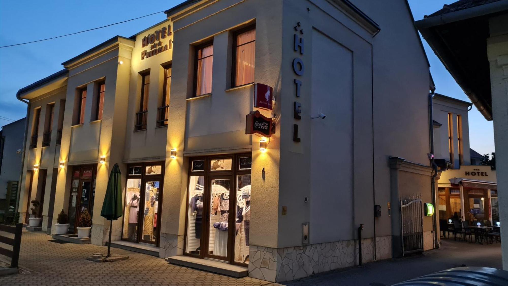 Hotel Patonai Fertőd Exterior foto